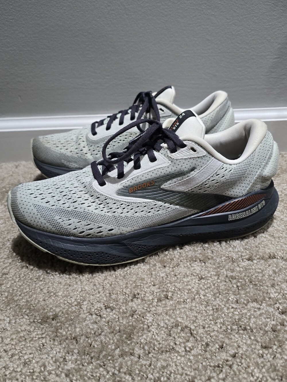 Brooks Adrenaline GTS 24 Women's Running Shoes Size 9.5 Gray